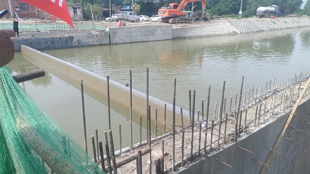 鋼壩施工現(xiàn)場(chǎng)